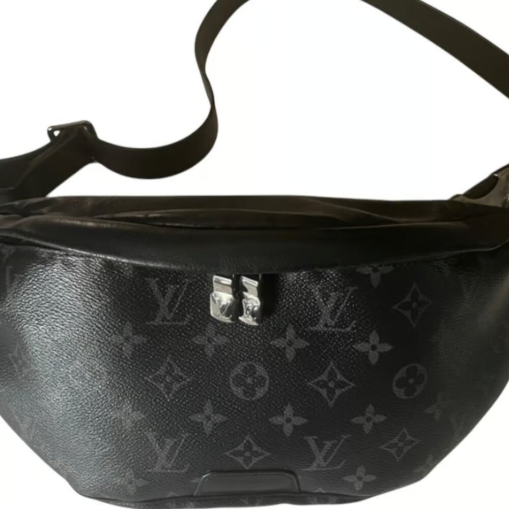 AUTHENTIC **Louis Vuitton Discovery Eclipse Black Monogram Bumbag